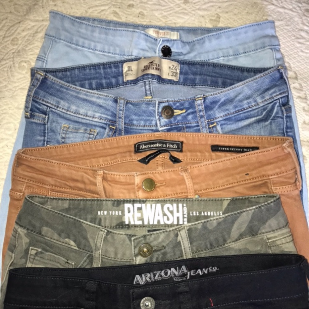 💜 Bundle of Brand name jeans 🦄💜